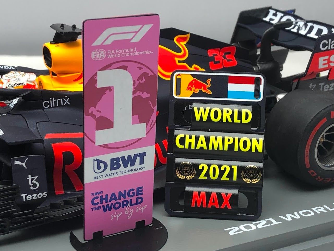 #33 Verstappen Red Bull Honda RB16B Winner Abu Dhabi Champion 2021 1/18  Spark